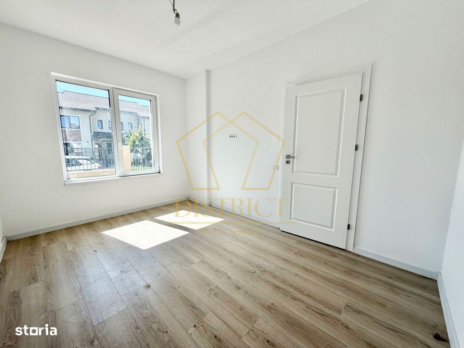 Duplex cu 5 camere si 2 bai, 470 mp teren si 115 mp utili in Ghiroda.