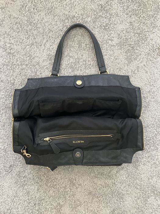 Продавам великолепна кожена чанта Musette