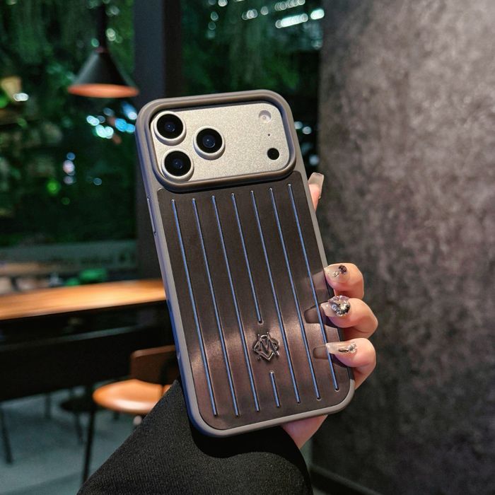 RIMOWA Aluminium Case за iPhone 18 Pro, 17 Pro, 17 Pro Max