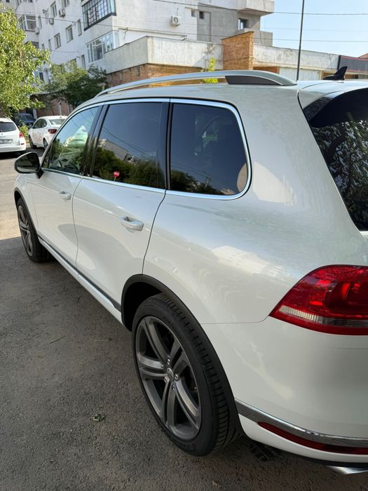 Vând Volkswagen Touareg V6 3.0 TDI 259 CP