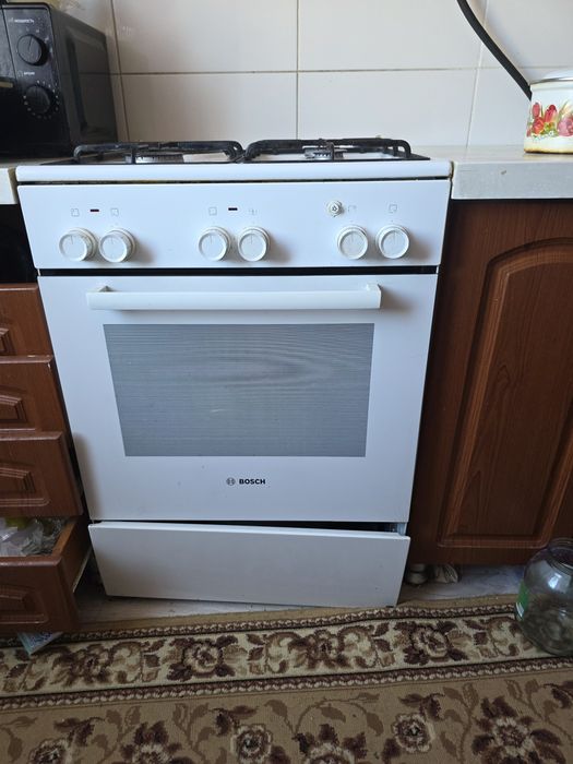 Продам газ плиту Bosh