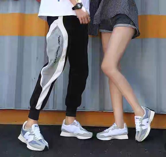 Кроссовки женская