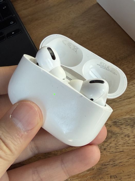 Casti Airpods Pro 1st Gen cu carcasa Magsafe