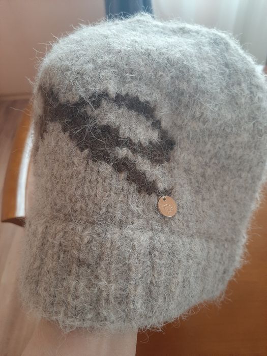 Женская шапка вязанная