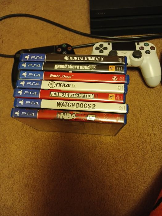 Vând ps4 pro 1T.