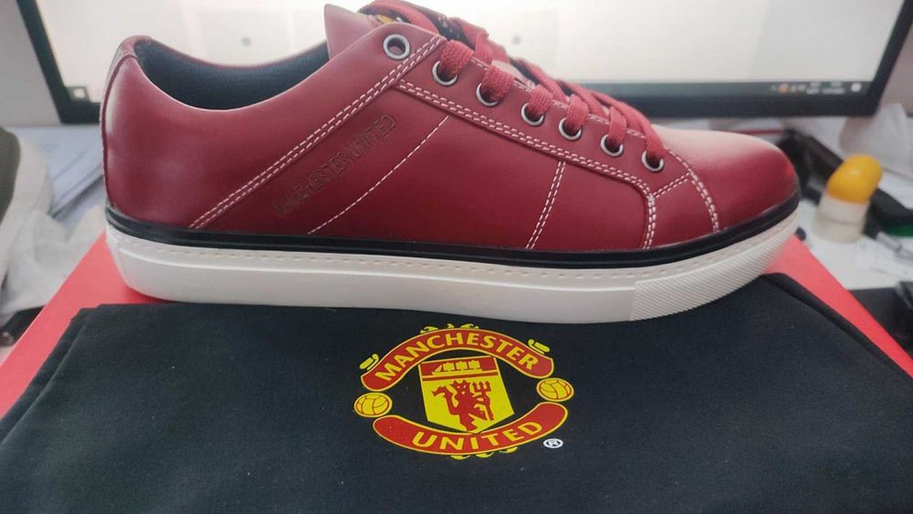 Оригинални кожени обувки * MANCHESTER UNITED * EU43