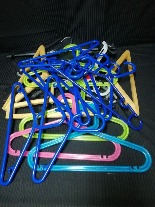 Вешалки для одежды,недорого.