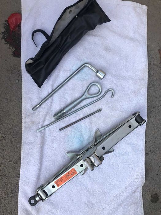 Домкрат оригинальный Nissan