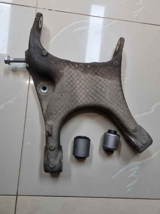 Bascula stanga spate e70 2008