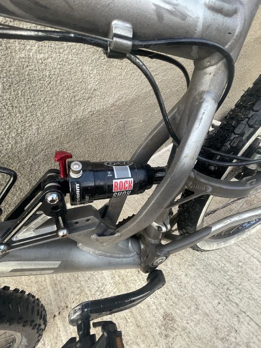 Se vinde bicicleta Cube