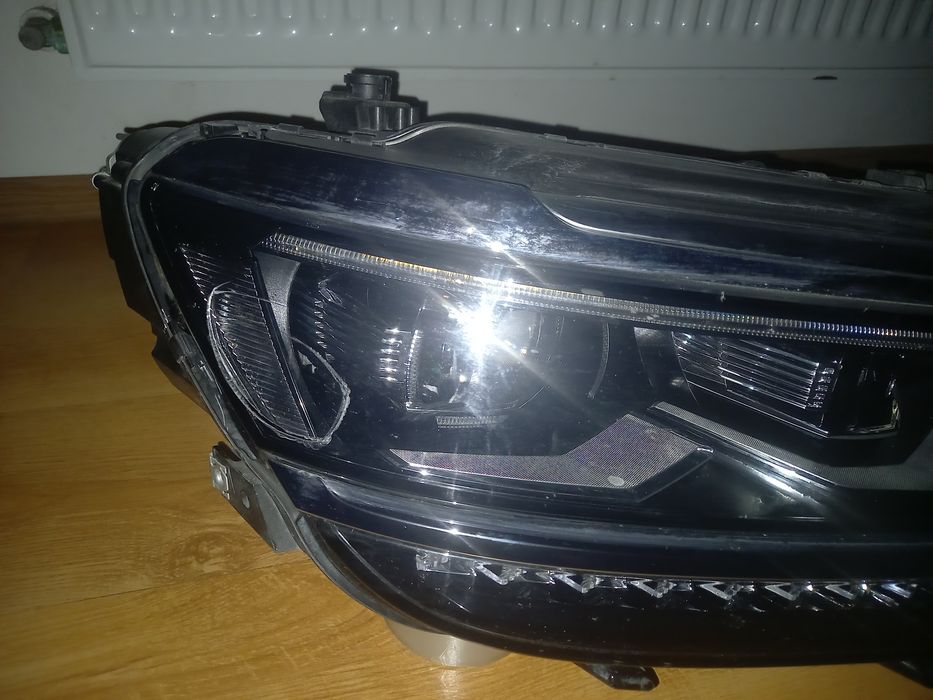 Far dreapta Tiguan R-line full Led adaptiv