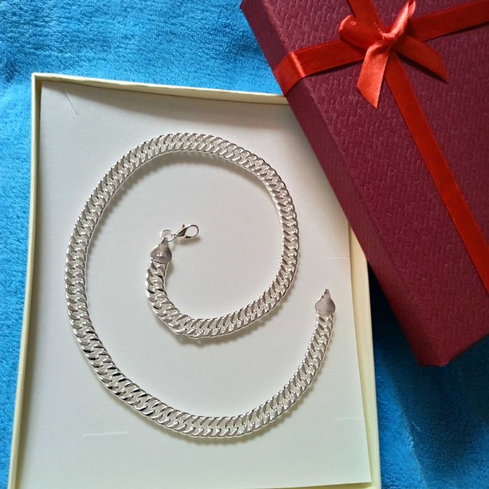 Нов,сребърен ланец,дълъг и здрав. 7 модела,налични.В кутия за подарък.