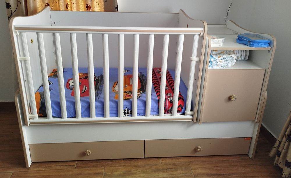 Pătuț bebe  transformabil Lorelli cu sistem de leganare