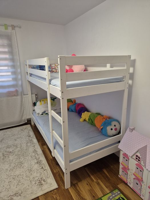 Pat supraetajat in stare foarte buna