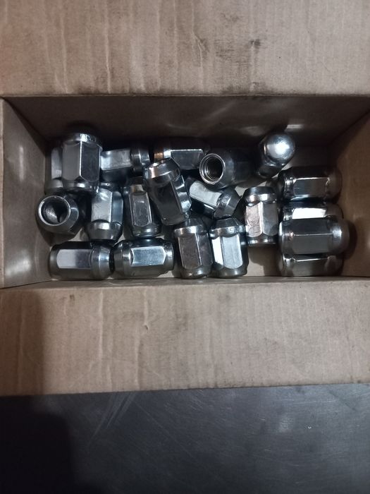 Гайки колёсные на 12 1.5