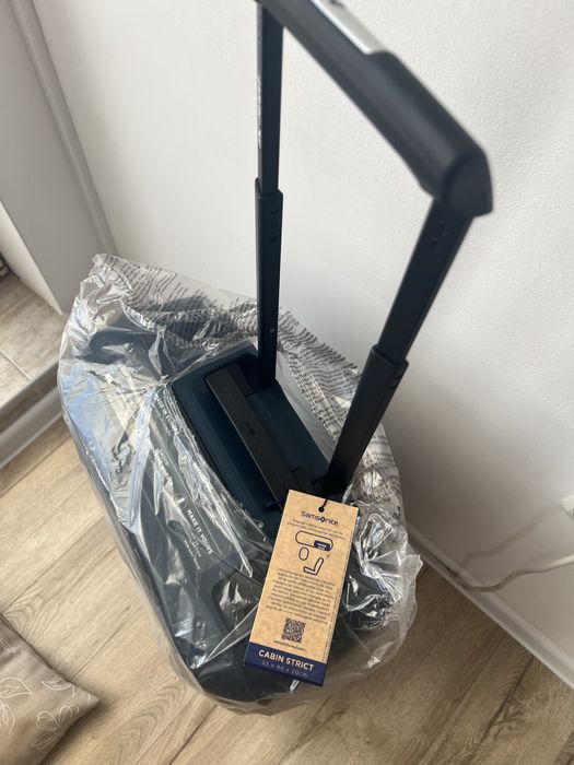 Нов куфар samsonite