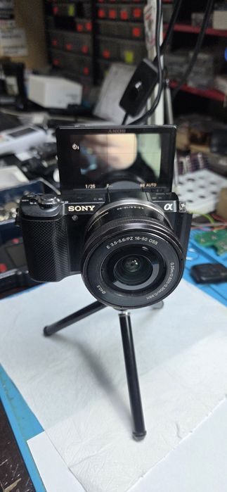 Aparat foto SONY 5000 cu trepied