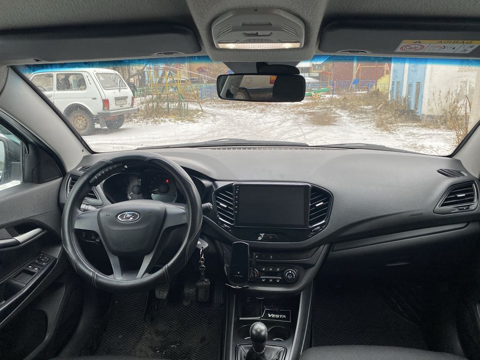 Продам Весту 2019 г