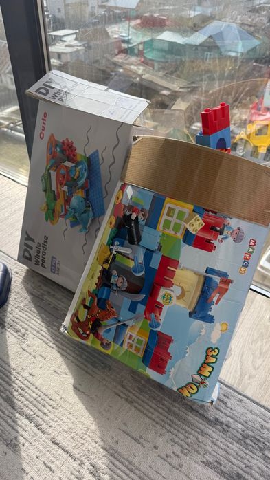 Продам столик для конструктора, игрушки