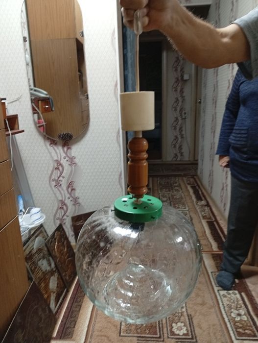 Продам люстру светильник