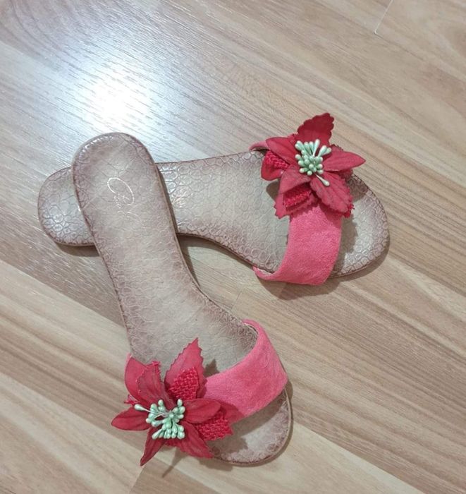 Детски чехлички в червено