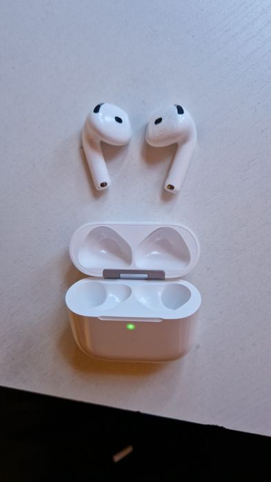 AirPods 4 ANC stare impecabilă