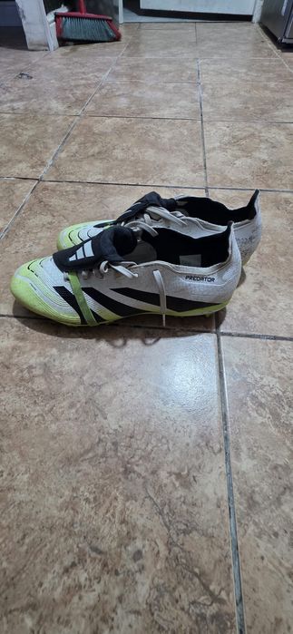 Vand ghete adidas predator pro
