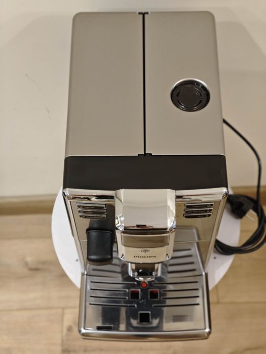 Автоматична кафемашина Philips Series 5000 (EP5365) - Инокс, отлично състояние
