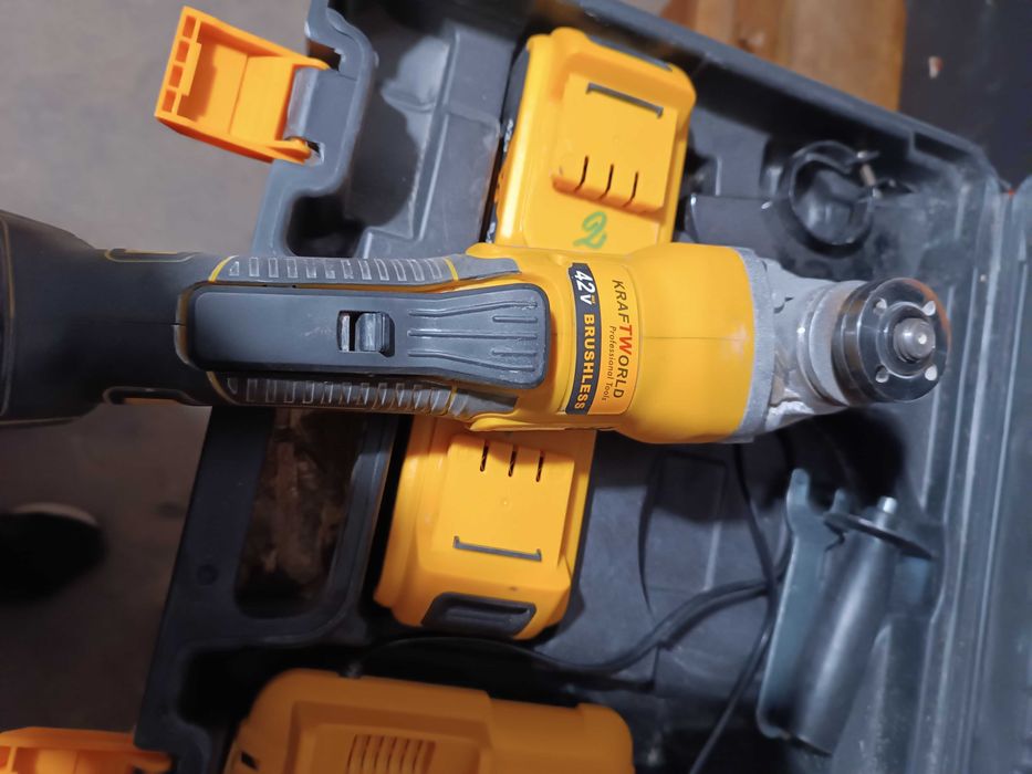 Ъглошлайф на батерия