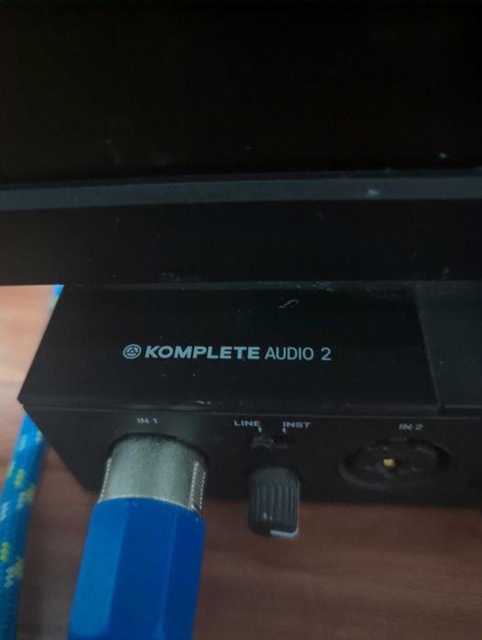 Kit Podcast complet: interfata audio + microfon + stativ + cablu + fethead (1320 ron nou)