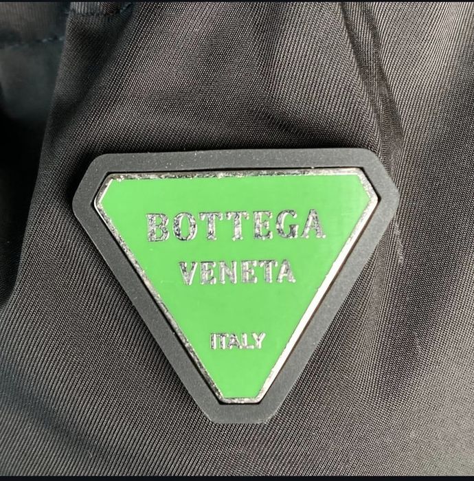 Продам куртку Bottega Veneta.