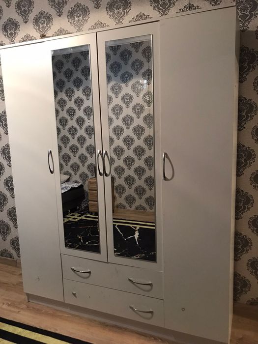 Шифоньер срочно продам