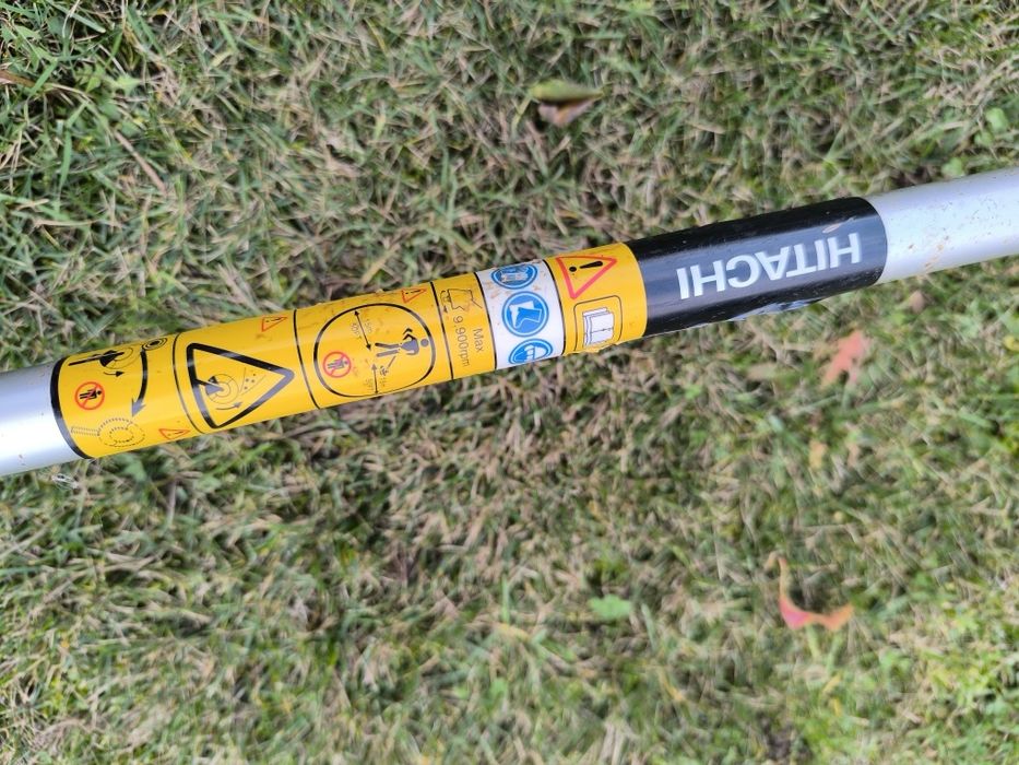 Trimmer Hitachi benzină