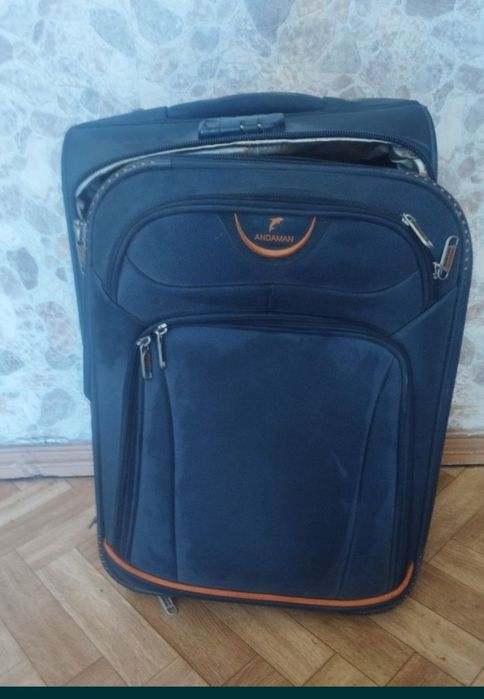 Чемодан дорожный