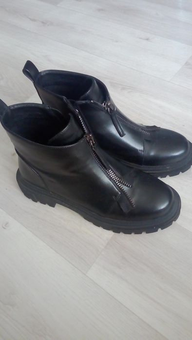 Продам женские ботинки. Новые.