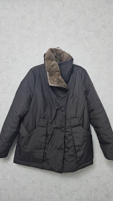 Женская куртка с воротником