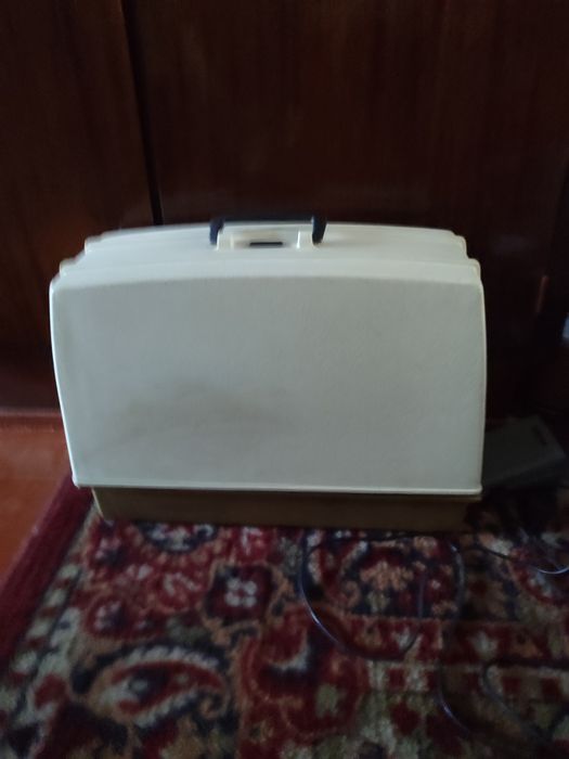 ADLER. электрическая машинка