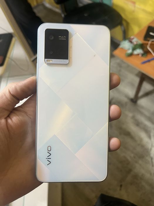 Продам отличный телефон Vivo Y21