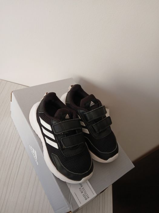 Маратонки adidas 25 номер