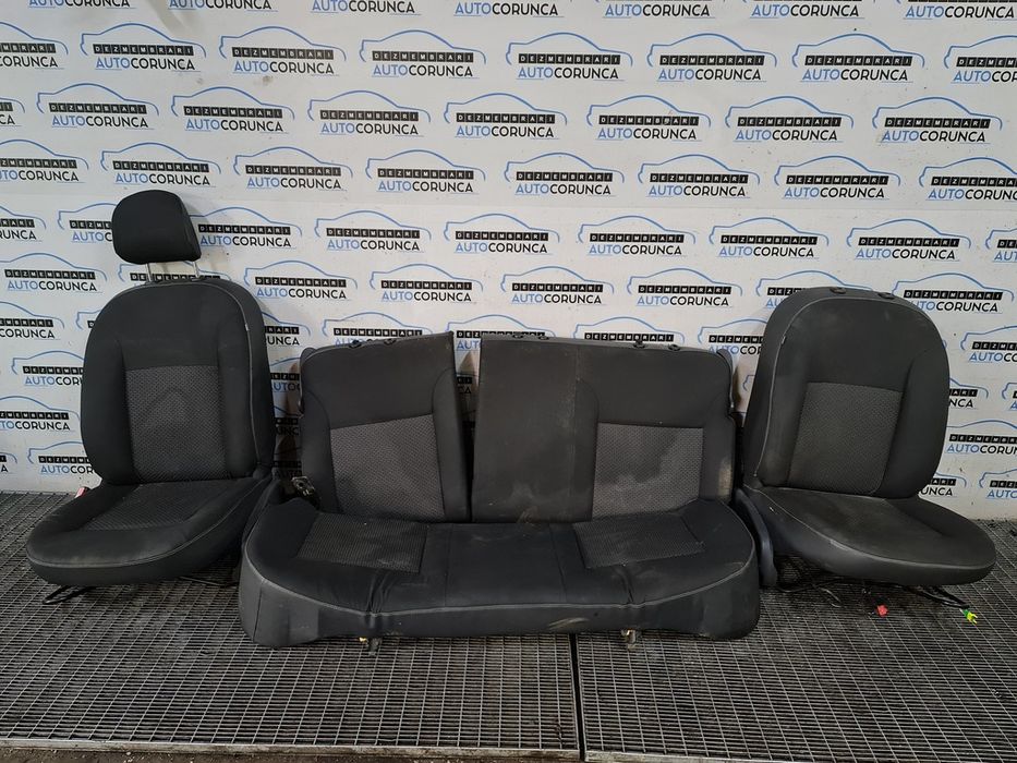 Interior complet Dacia Duster 2010 - 2013 SUV 4 Usi (1309) Fără tetiere Garantie