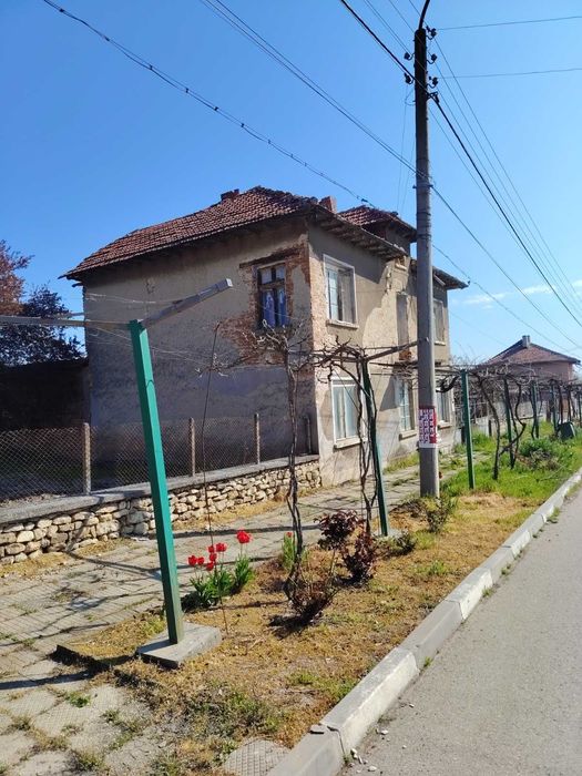 Продавам къща  за ремонт