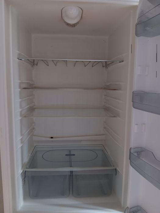 Холодильник двухкамерный Whirpool.