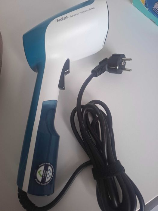 Aparat de calcat vertical cu vapor