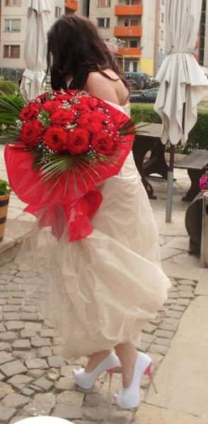 ОФИЦИАЛНА ДАМСКА РОКЛЯ в три части:корсет,пола и шлейф!!!