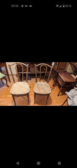 Старинное кресло-качалка после качественной реставрации.