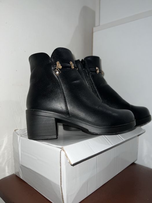 Новый ботинка. Доставка бесплатно