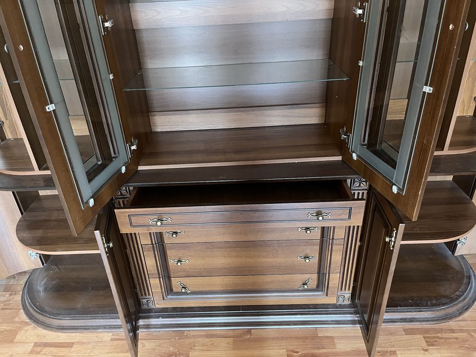 Горка орех оригинал сервант