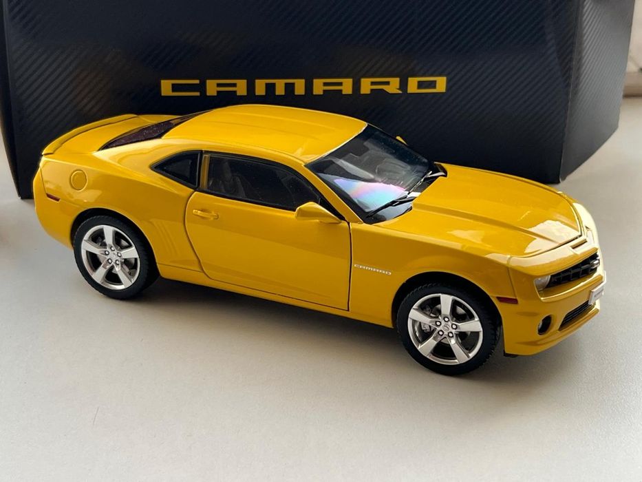 1:18 Chevrolet Camaro yellow.