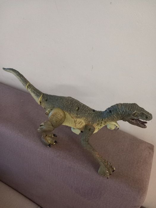 Играчка динозавър с дистанционно управление