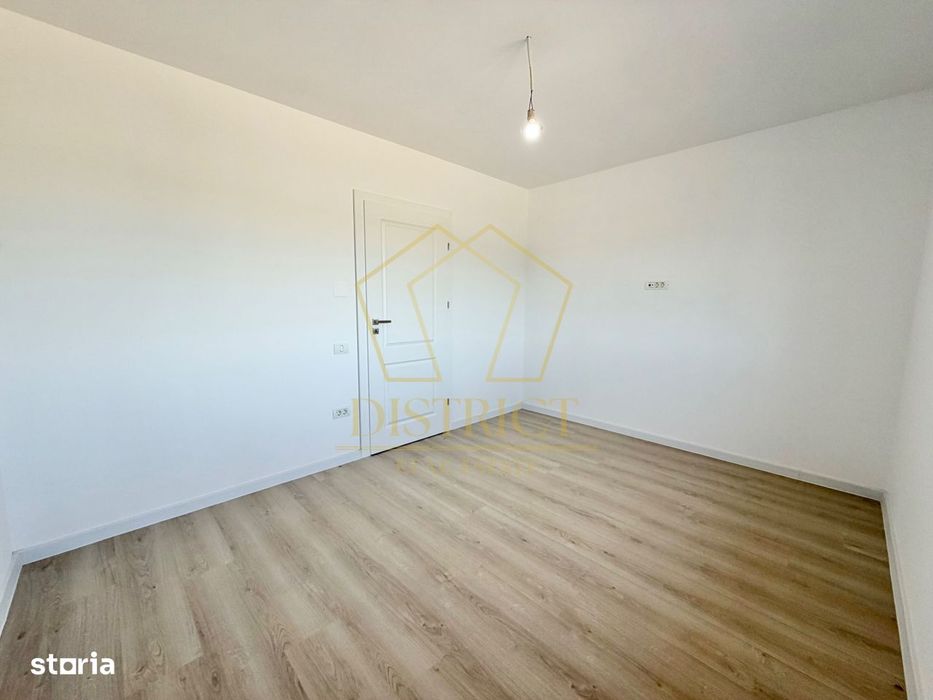 Duplex cu 5 camere si 2 bai, 470 mp teren si 115 mp utili in Ghiroda.